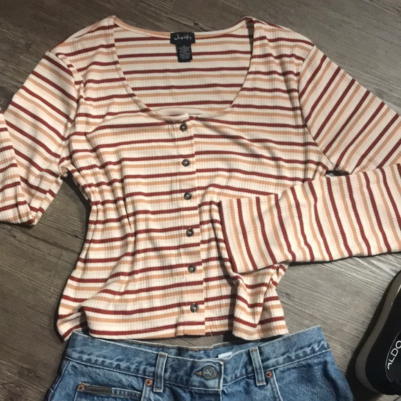 Boxy, ribbed button up - Picture 2 of 3